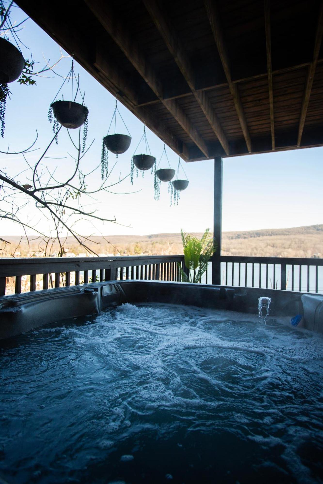 Lakeview House - Hot Tub - Firepit - Stunning Views - Spacious Deck - Cozy Living Room - Bar Greenwood Lake Eksteriør bilde
