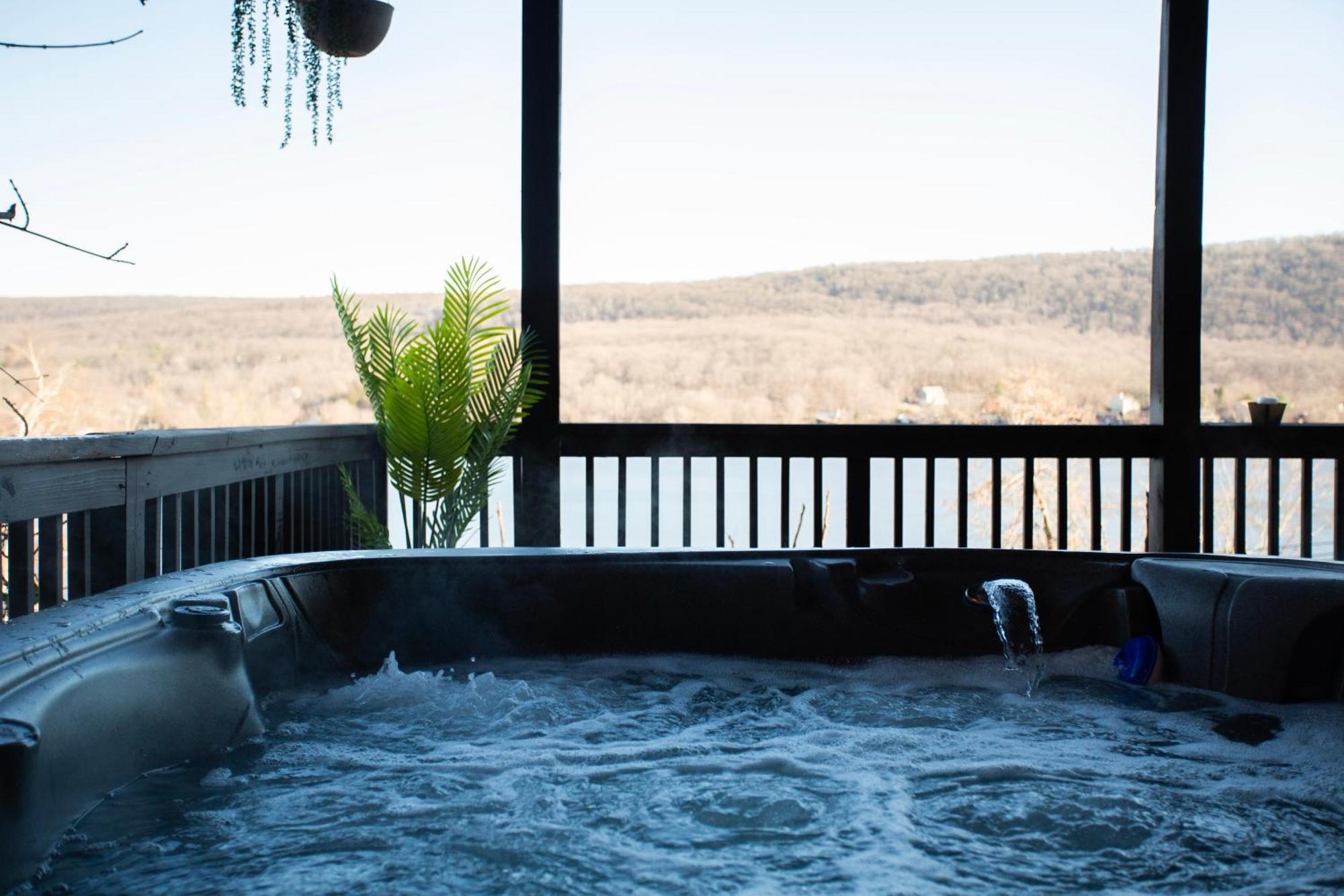 Lakeview House - Hot Tub - Firepit - Stunning Views - Spacious Deck - Cozy Living Room - Bar Greenwood Lake Eksteriør bilde